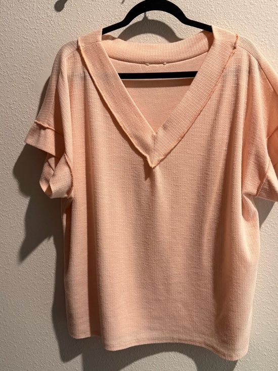 Tops - Women's Lightweight V-Neck Top in Peach